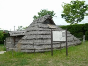 埋蔵文化財調査センター復元住居（弥生時代）